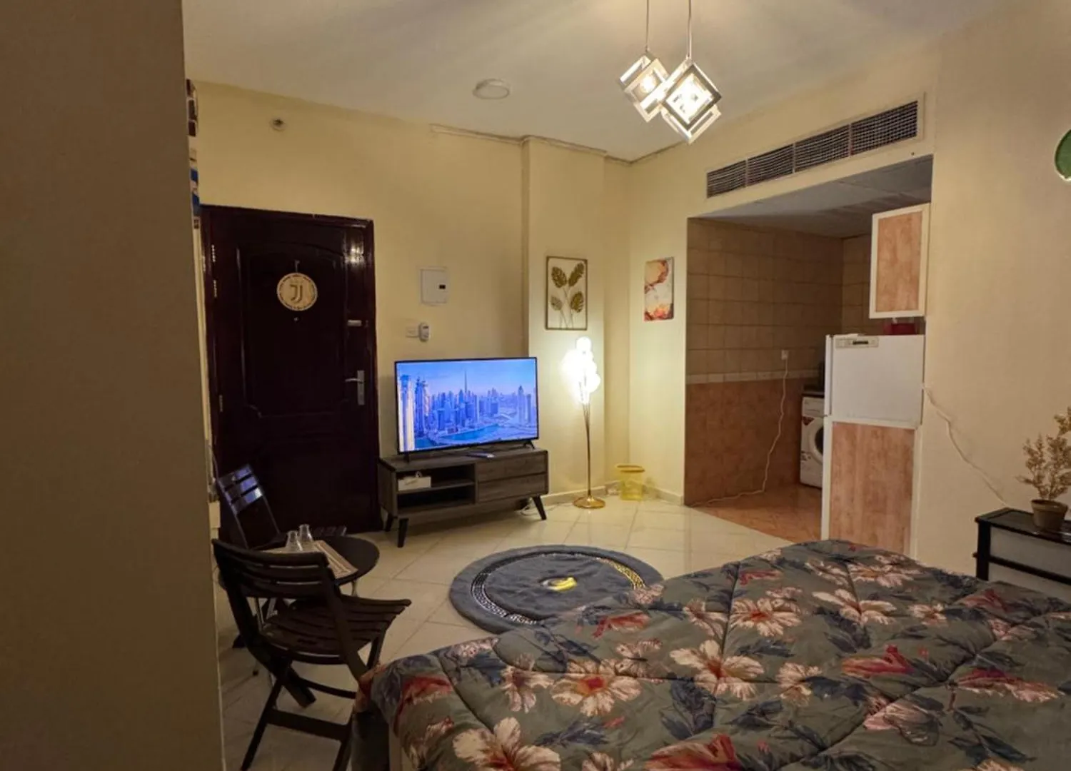 Entire Studio Sharjah 0*,